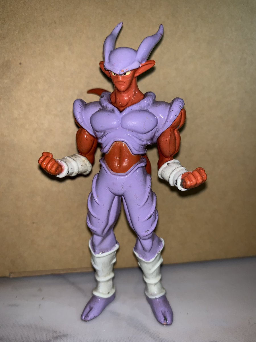 FIGURE tweet media