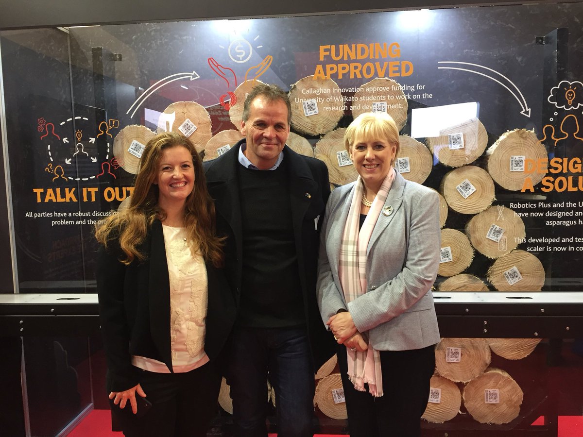 Good to meet Steve Saunders from Robotics Plus with <a href="/IDAIRELAND/">IDA Ireland</a>. The company is engaged in cutting edge work in robotics which will improve productivity across the agricultural sector.