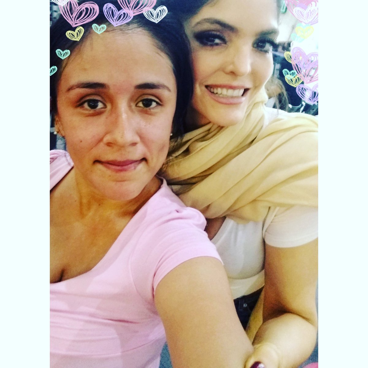 Familiatwitera's tweet photo. @anabarbaramusic GRACIAS LINDA POR TUS ATENCIONES Muchas gracias ya sabes por qué ! 🥺 Esperamos verte pronto de nuevo 
. https://t.co/eJmLZih5u6