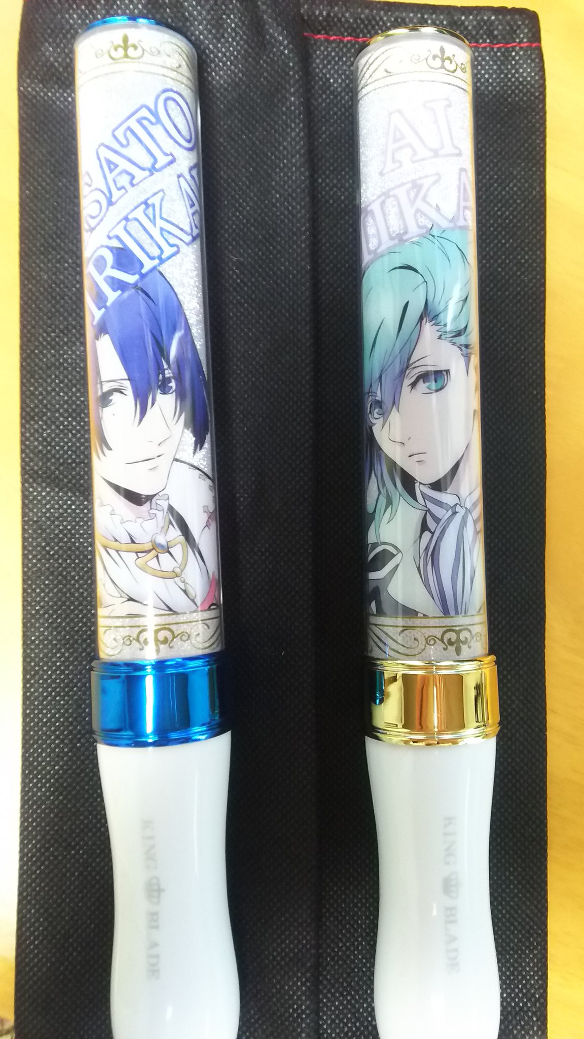 わんこ先生 真似っこして私もクリアファイルで推しキンブレ作ってみました 真斗名前長すぎてかなり斜めにしましたwww1枚しかないクリアファイルを切るのは勇気いりましたが 良い感じに仕上がったので満足です うたプリ キンブレ クリアファイル