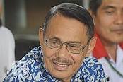 Yusrilihza_Mhd's tweet photo. Telah berpulang ke Rahmatullah Brigjen TNI (Purn) Adityawarman Thaha (74 tahun) tadi malam 12/6/2019 di RSPAD Jakarta. Semoga Allah SWT menerima segala amal kebajikannya dan mengampuni segala kekhilafannya. Saya dan keluarga berduka cita atas wafatnya beliau. https://t.co/SMFtmgTNKc