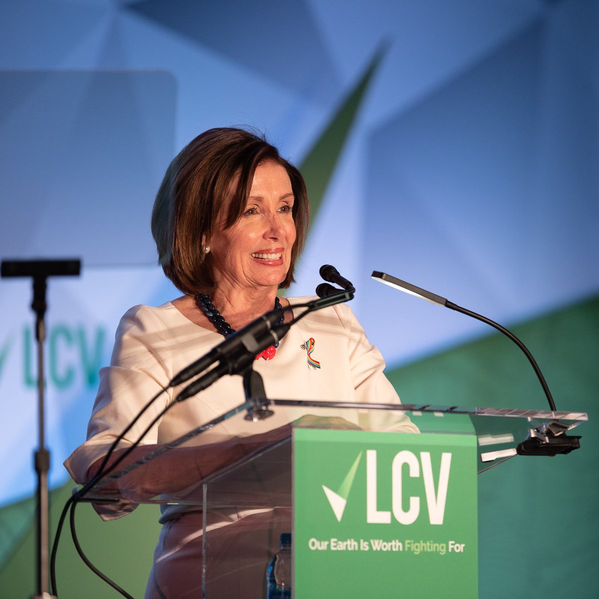 LCVoters's tweet photo. "Thank you LCV for taking the lead from sea to shining sea. Thank you for your advocacy and unaltering partnershipโฆ to protect this beautiful planet that we call home."
And thank YOU @SpeakerPelosi for joining us at the #LCVDinner and as always for your climate leadership. https://t.co/2QKnKN86rw