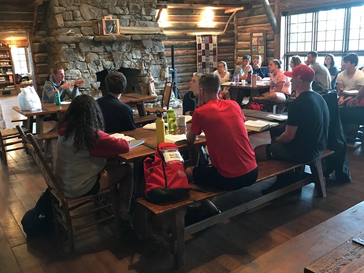 MarkDeMichael's tweet image. Coach Caleb Snyder leading tonight’s session at the IWU Athletics Servant Leadership Summit titled “Be First and Last”. Using Matthew 20:26-28 as the session scripture reference. #IWUAthletics #18teams1program #MissionInAction