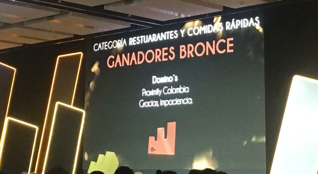 ProximityCo's tweet photo. Porque el hambre no da espera, decimos ¡Gracias a la Impaciencia! 🙌 Y gracias a @dominospizzacol 🍕 por este bronce en la categoría de Restaurantes y Comidas Rápida de #EffieColombia https://t.co/zw8xNKipfu