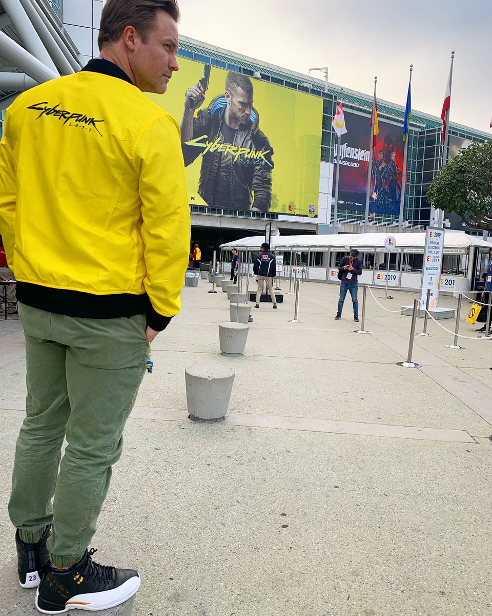 ScottPorter's tweet image. Mission complete. Secure the jacket. #Cyberpunk2077 is every damn thing I have ever wanted in a game. 2020 can’t come soon enough. Got to see an hour of it and... #HeadExplode #E32019 #ThisThingIsReversible @CDPROJEKTRED is the truth.