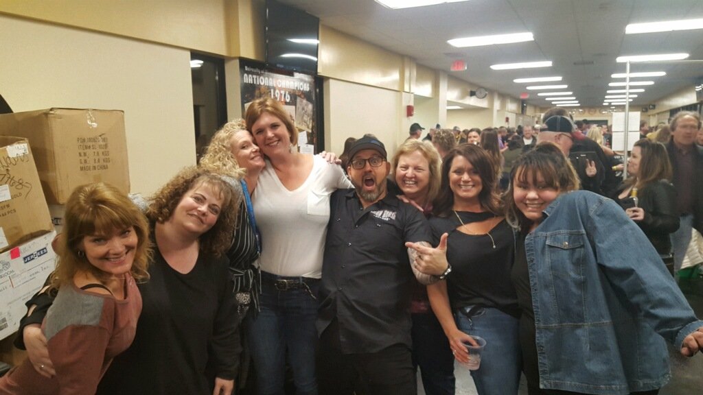 corielind's tweet photo. @KellyKix @jammincountry @Chris_Hawkey @MichGoldenLight @SJ__sarahjane Great memory from the kick off of #SetFreein2019. Such a fun road trip! Thanks for all the great memories and for all the great friends I've made because of @Chris_Hawkey and your music! https://t.co/jXKYUIzSzk