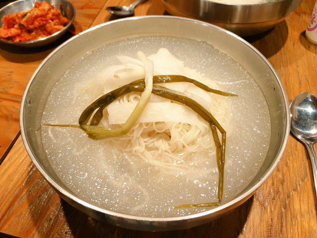 MangTaam's tweet photo. 달짜
서울 마포구 망원로7길 44
손맛이 좋아서 은근히 자주 생각나는 국숫집. ���진은 동치미 국수인데 시원하고 맛있었다. 여기는 수제비도 맛있어용. 그냥 기교없이 깔끔하게 맛있는 집. https://t.co/pkGNSPXdJn