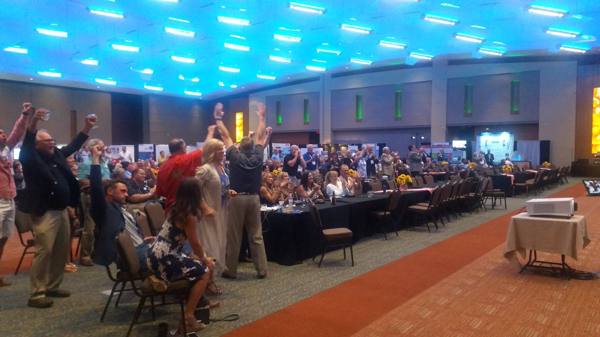 mobankers's tweet photo. Best conversation ever!! GLORIA!!! @StLouisBlues #Stlblues #MBA19conv https://t.co/NQEUXnLbMt