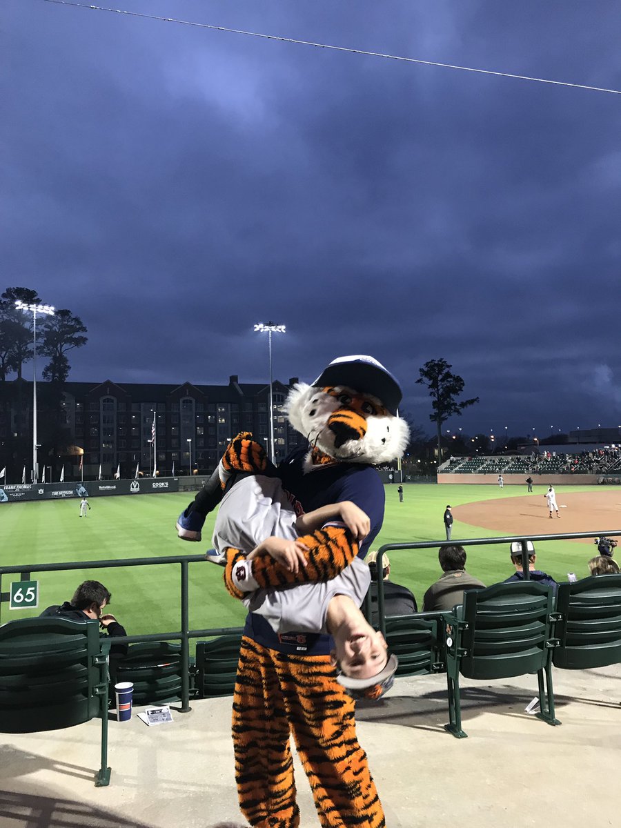 danasharp03's tweet photo. @Will_Holland2 My Will is pulling for y’all and you are his favorite player this year. War Eagle! https://t.co/XTvyyyxeai