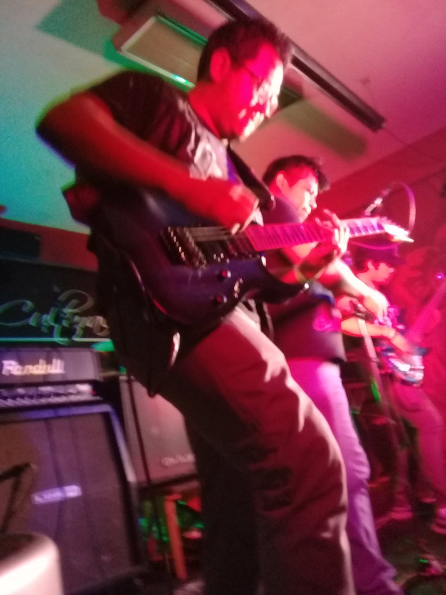 🤘🤘Que tal banda! Acá les dejamos unas fotos del evento del sábado "How to kill the cáncer"

Sup guys!! Here, we give you some pictures of saturday's concert "How to kill the cancer"
Enjoy it!🤘🤘 #groovemetalband #metalifestyle #metal #metalchapin