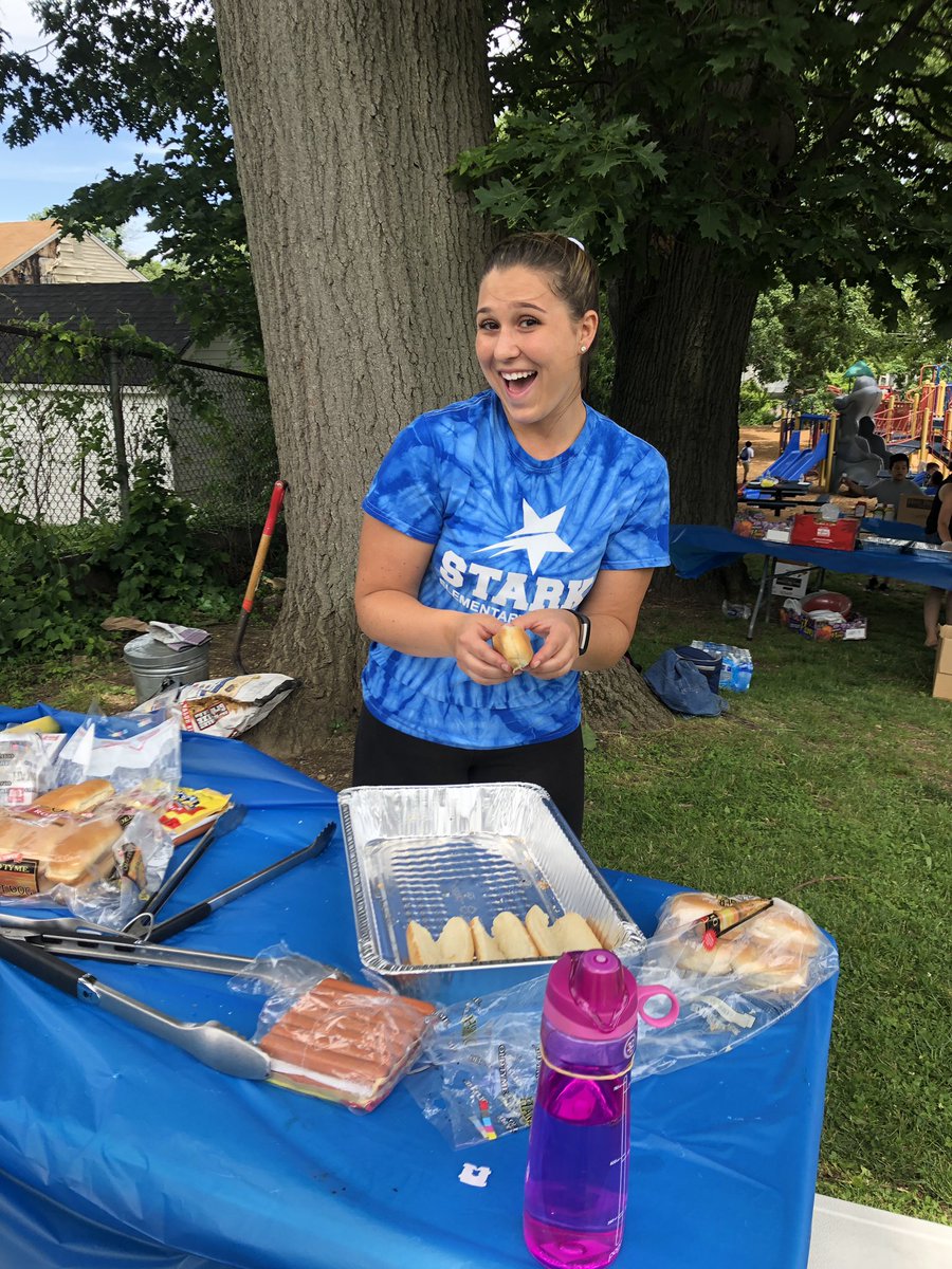 JenDerubeis's tweet photo. Stark’s fifth grade crew having a blast enjoying their picnic 🌟 https://t.co/jPjrcmfJRO