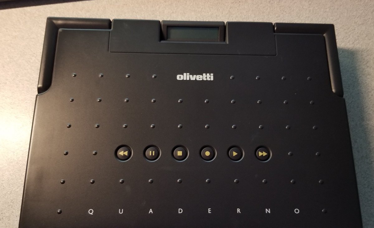 Today's ebay arrival is the Ollivetti Quaderno! This is a neat 1992 subnotebook computer. Slightly bigger than a palmtop, smaller than a laptop, it's a tiny super-portable machine. This one's a PT-XT-20, and let's take a look.