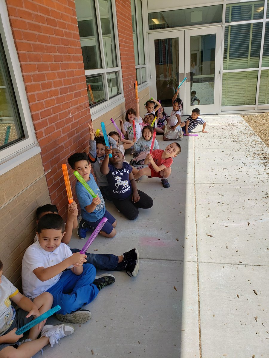mrstobjy's tweet photo. Field day, Zoo Mobile, bubbles, oh my! These kiddos are enjoying their last few days in kindergarten! https://t.co/vWZmhCRh0Q