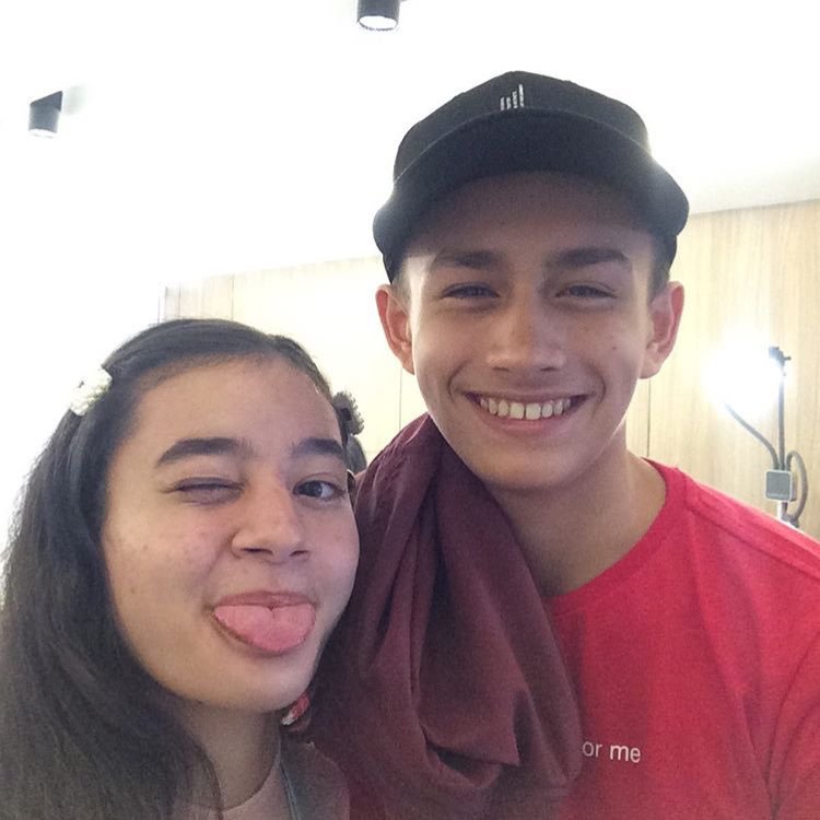 ChristyCathyLo1's tweet photo. Ilang taon naba kayo?Kailan ba birthday niyo? HAHAHA
#Shamtan https://t.co/OP5M9rWzQk