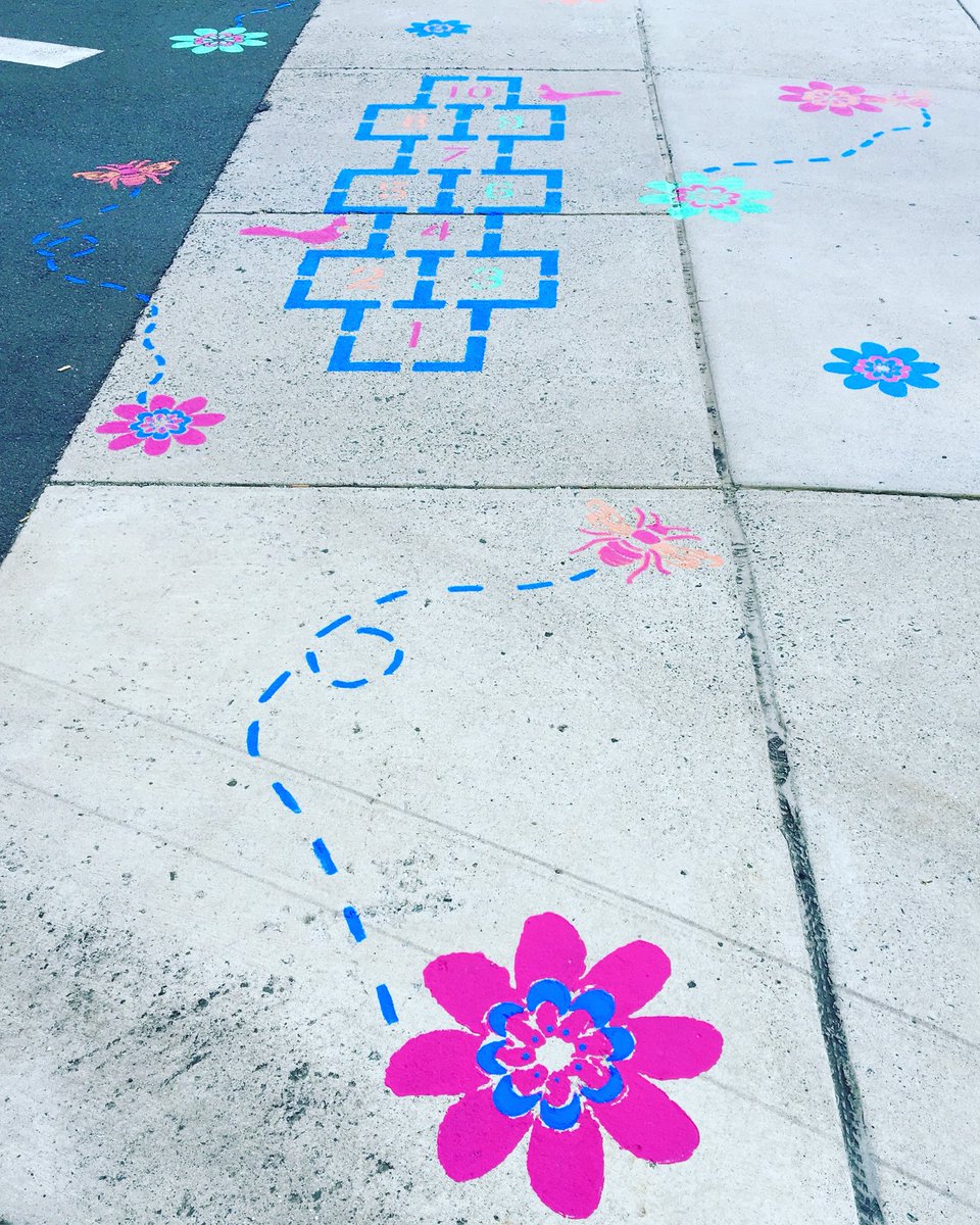 CTEResource's tweet image. Thanks @DiscoveryESPTA @Arlcf @Mburkeart @MsWilliamsArt for making these student designed crosswalks possible for families to think more about their carbon 👣 #walkingtour #APSgreen #Fulbright