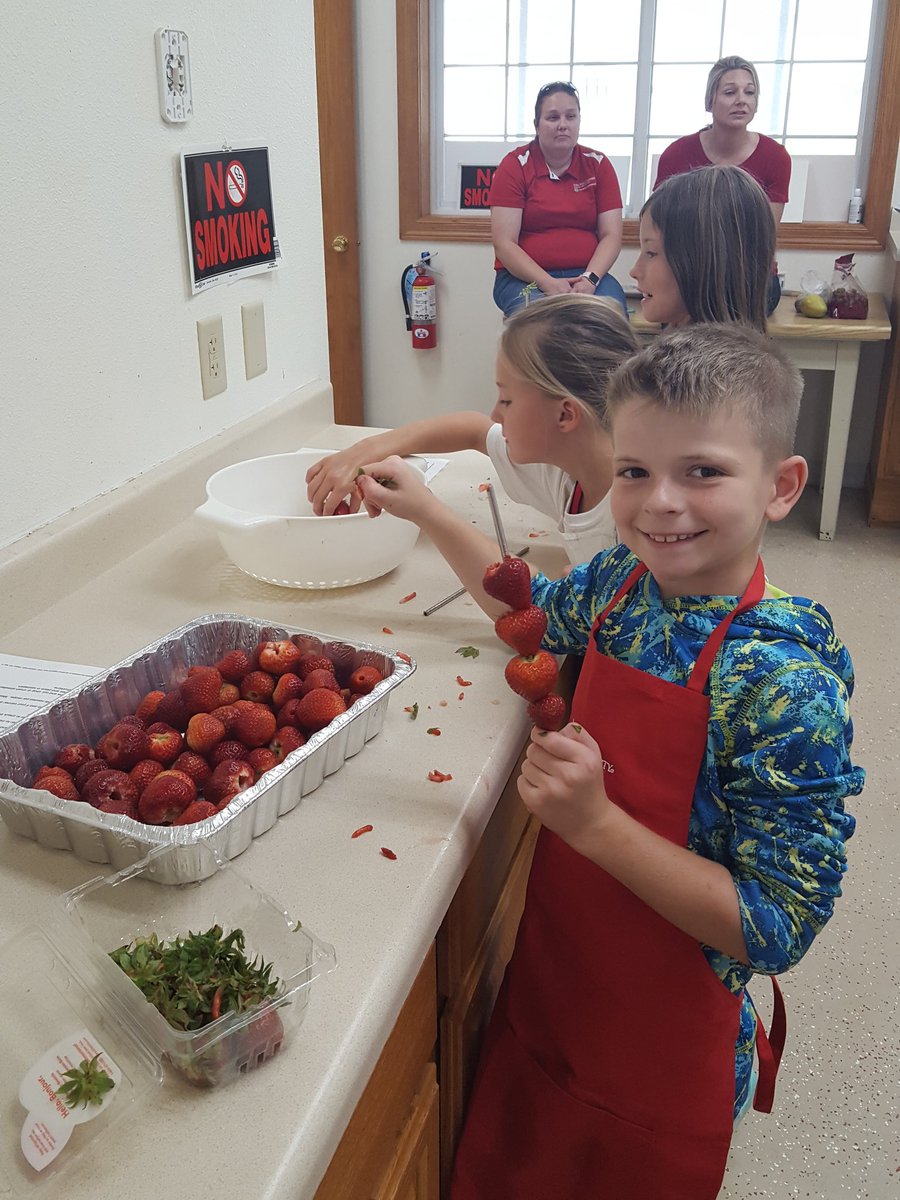 Cys_RD's tweet photo. 🍓 Youth Jam Workshop 🍓 

🍀 A berry good time was had by all in today's jam workshop! @ISUExtensionLee @iowa4h members learned to how to make jam and have jars ready for fair! 

👏 Thanks to @vehealthyISUEO for lending me a hand today!

@ISUExtension #HumanSciences https://t.co/hKm1gFRsKr
