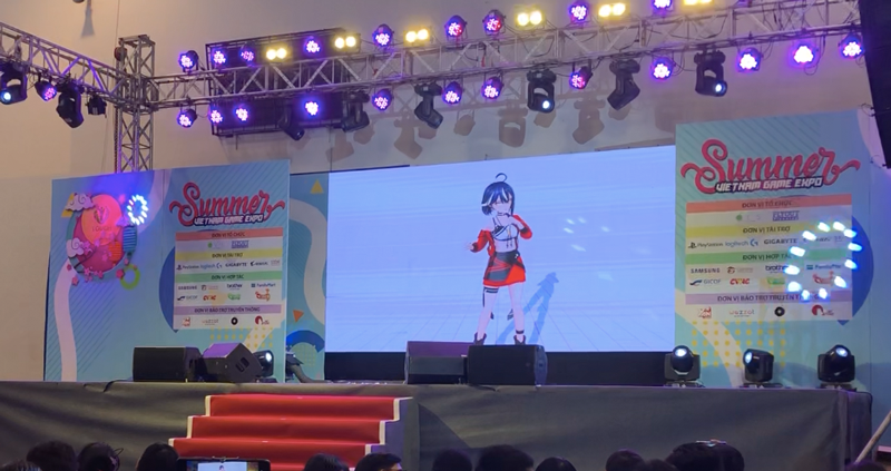 vtuber0's tweet photo. 話題の新人バーチャルシンガー「香坂美充」がベトナムのジャパンフェス「TOUCH FES 2019 SUMMER」に出演 オフィシャルレポートが公開 https://t.co/Wy1AZfq6Ye
#香坂美充 #TouchFES https://t.co/xkkYAiBgtW