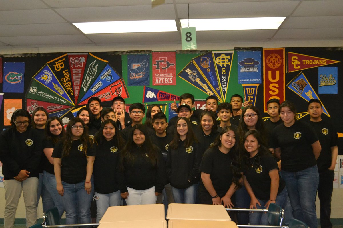 MrCalderon_phs's tweet photo. forever grateful ππ± #PHSAVID #CollegeBound. I am going to miss y'all so much! https://t.co/0LUomx9NpL