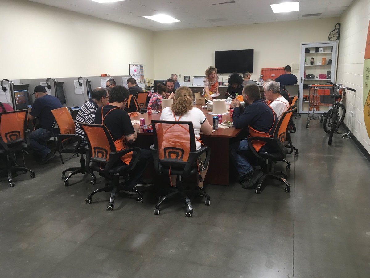 Nothing like showing your appreciation to your Night Freight team with Steaks and baked potatoes. Outstanding job 3501 freight team.#d94rocks#3501proud