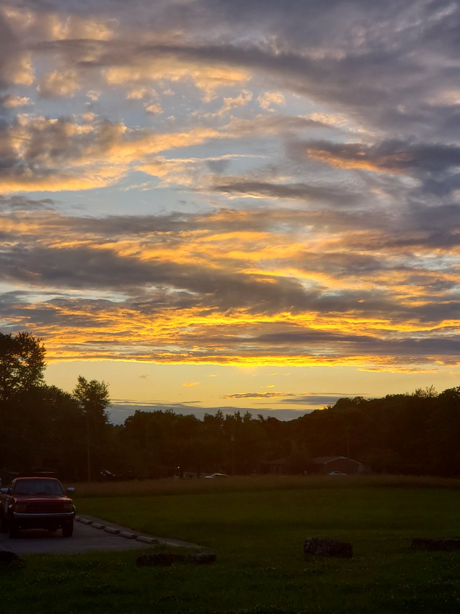 AvalonHRD's tweet photo. @MarcWeinbergWX  sunset this evening https://t.co/qCHLfQCGZQ