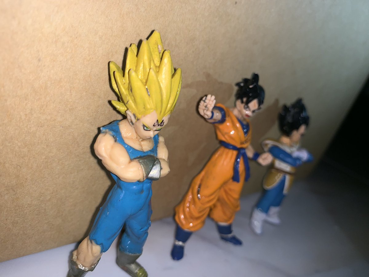 FIGURE tweet media