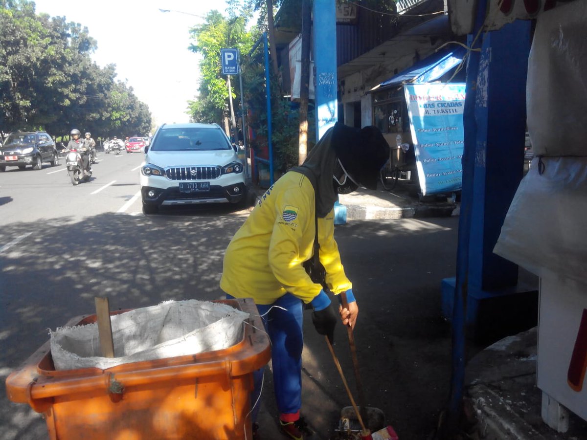 kel_cicadas's tweet photo. Giat gober pagi kamis kel cicadas
@mangoded_md @dlhk_kotabandung @pembdg @cibkid.tersenyum https://t.co/MKxs9bU2nr