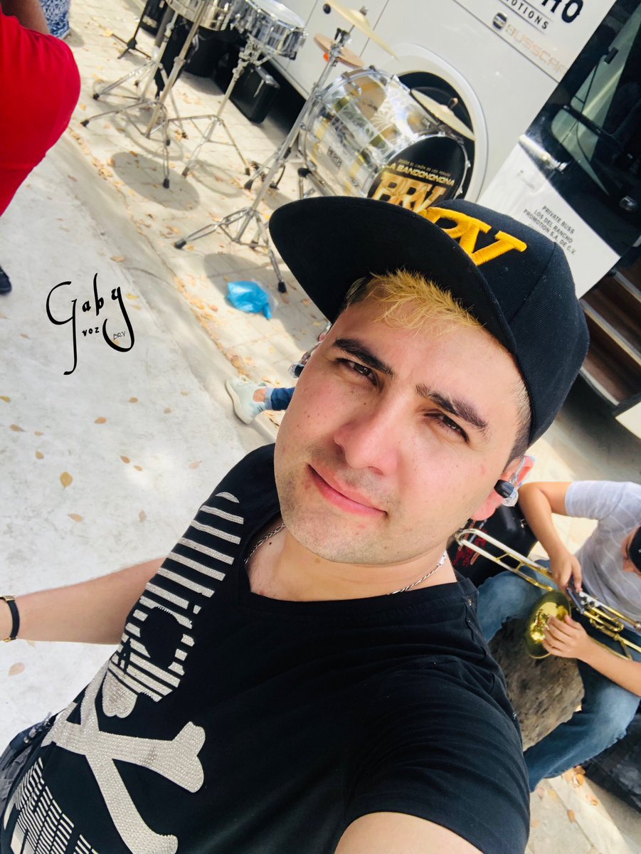 Muchas gracias a todos por hacer tan feliz mi cumpleaños 🎂 a todos los amigos familia y fans GRACIAS sin ustedes no sería tan especial mi día 🙌🏻