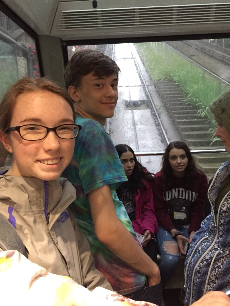 micjo0131's tweet photo. Most of the Explorers choose to ride up the hill to avoid the rain to view the beautiful Sacre-Coeur. https://t.co/5vY2JMM8jR