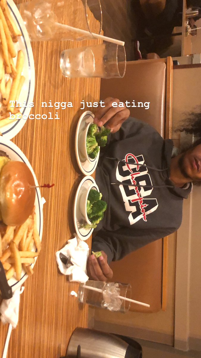 This nigga drag me out to a random ihop in dc at 12 am, just to get some fucking broccoli