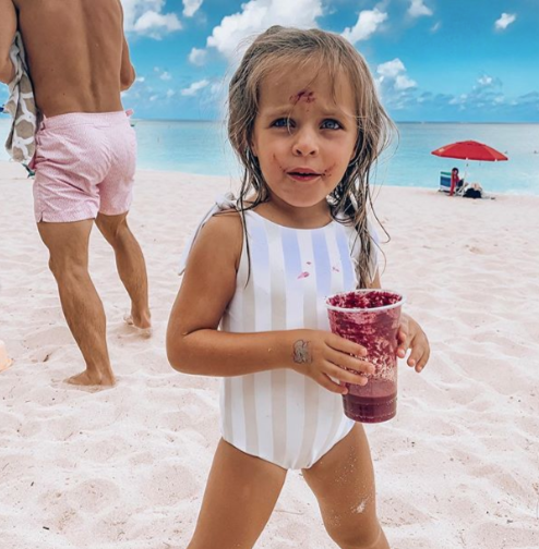 PakMag's tweet photo. You know the smoothie was good when it's on your forehead. 😂 https://t.co/R6jFHxOVOr