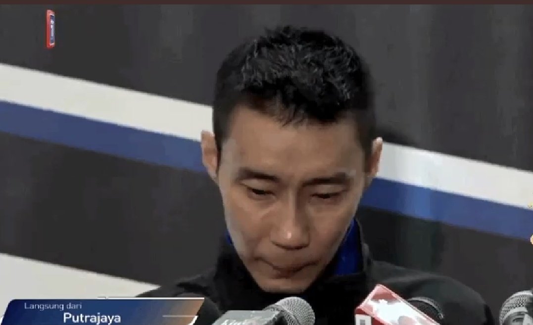 BadmintonTalk's tweet photo. Tears of @LeeChongWei as he announced his retirement from international badminton.

Thank you for everything. Happy retirement Dato! https://t.co/bCKJHoyYf8