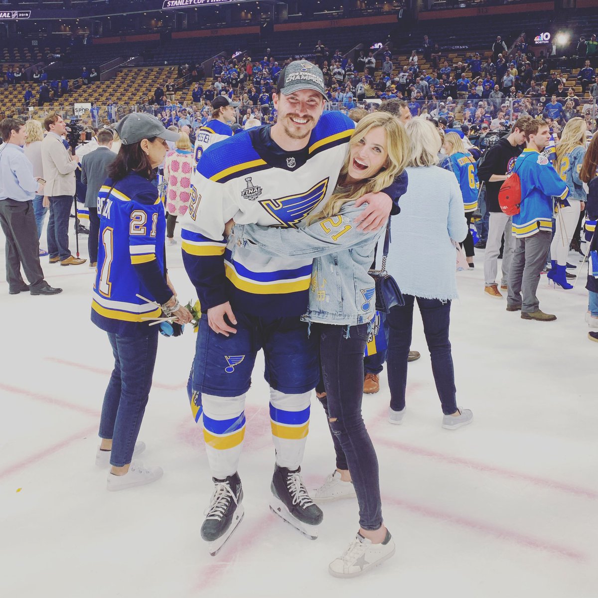 MollyBozak's tweet photo. Hey buddy, we did it https://t.co/M1LxhKN912