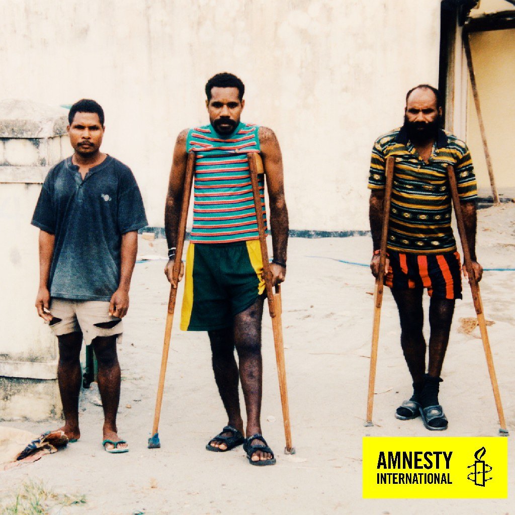 amnestyindo's tweet photo. Hari ini, 18 tahun silam,  Lebih dari 140 orang ditangkap, disiksa dan diperlakukan buruk saat operasi Brimob di kecamatan #Wasior. Satu orang meninggal dalam tahanan arena disiksa.  Setidaknya tujuh orang dieksekusi secara ekstra yudisial. https://t.co/FWZBMUPF7o