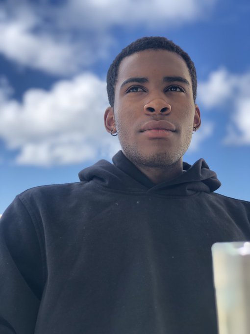 Sweater in that 80 degree https://t.co/INT5uHaHvi<a href="/tag/allsmiles"class="tags"><span>#allsmiles</span></a>