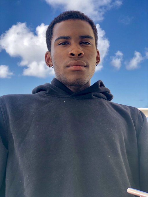 Sweater in that 80 degree https://t.co/INT5uHaHvi<a href="/tag/allsmiles"class="tags"><span>#allsmiles</span></a>