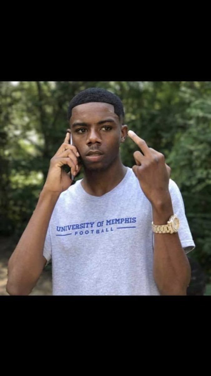 Muva_Shea's tweet image. Imagine seeing your loved one suffering 16 gun shot wounds lying on the ground hand cuffed for hours. This man showed everybody love it’s so much chaos going on behind this and it might not get any coverage. This is not just and ordinary Memphis Murder‼️this finna start a war💯