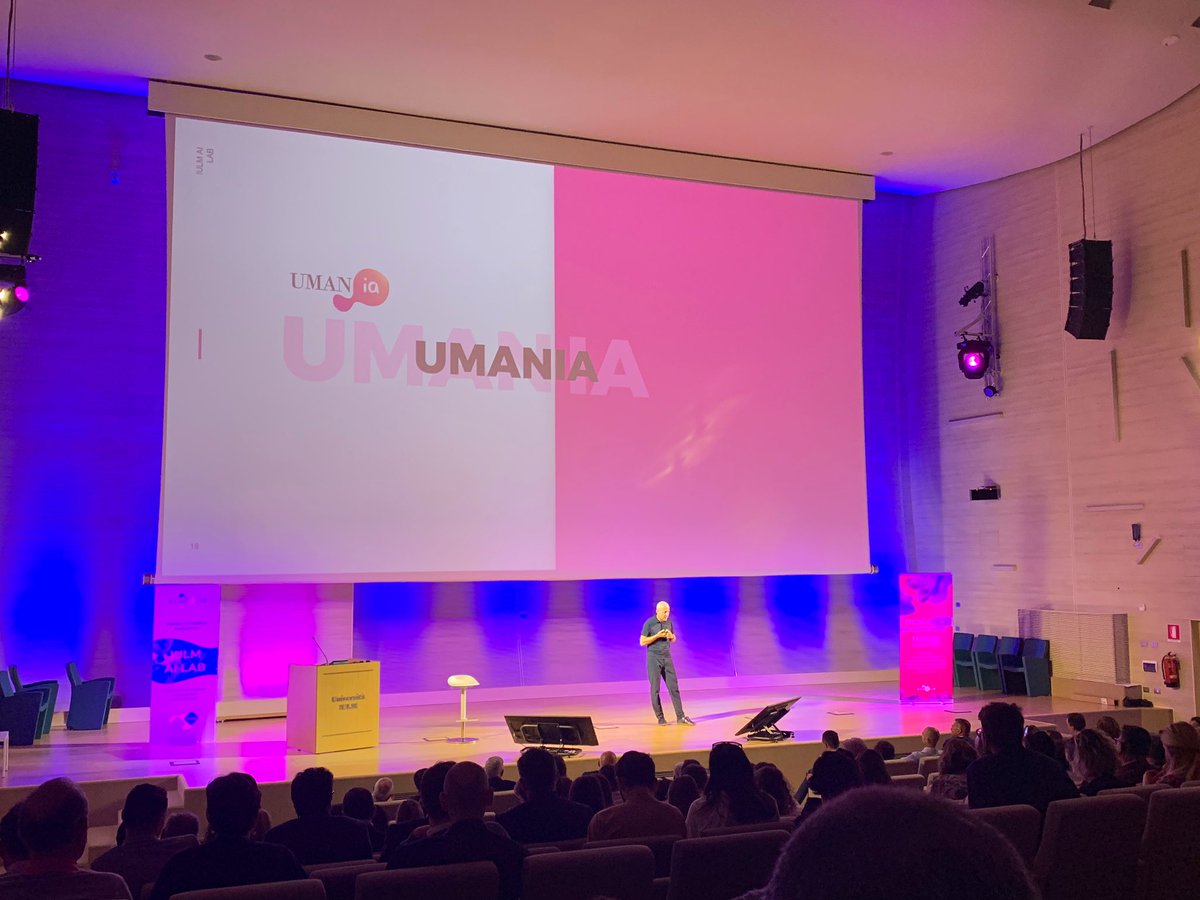 L’intervento di Padre Paolo Benanti su #etica e #IntelligenzaArtificiale aprirà i workshop in aula del pomeriggio. Con i ringraziamenti di rito del Prof. <a href="/gdifraia/">guido di fraia</a> si conclude la sessione plenaria del mattino.

#UMANIA #IULM #AI