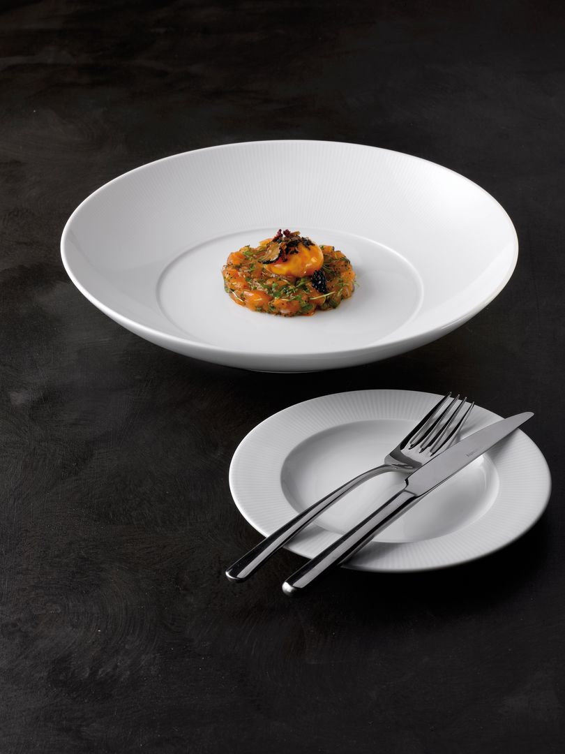 GastroDirectUK's tweet photo. Looking to add some style and sophistication to your food? We have a great range of crockery perfect for fine dining. Visit https://t.co/4rzySAVRiC to view our ranges! @DPSTableware https://t.co/wdQY5RowQ6