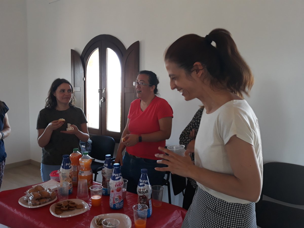 Las evaluaciones y las tareas en común parecen cuestiones difíciles. El buen ambiente y la escuche activa lo hacen mucho más facil. Me encanta compartir con vosotras.