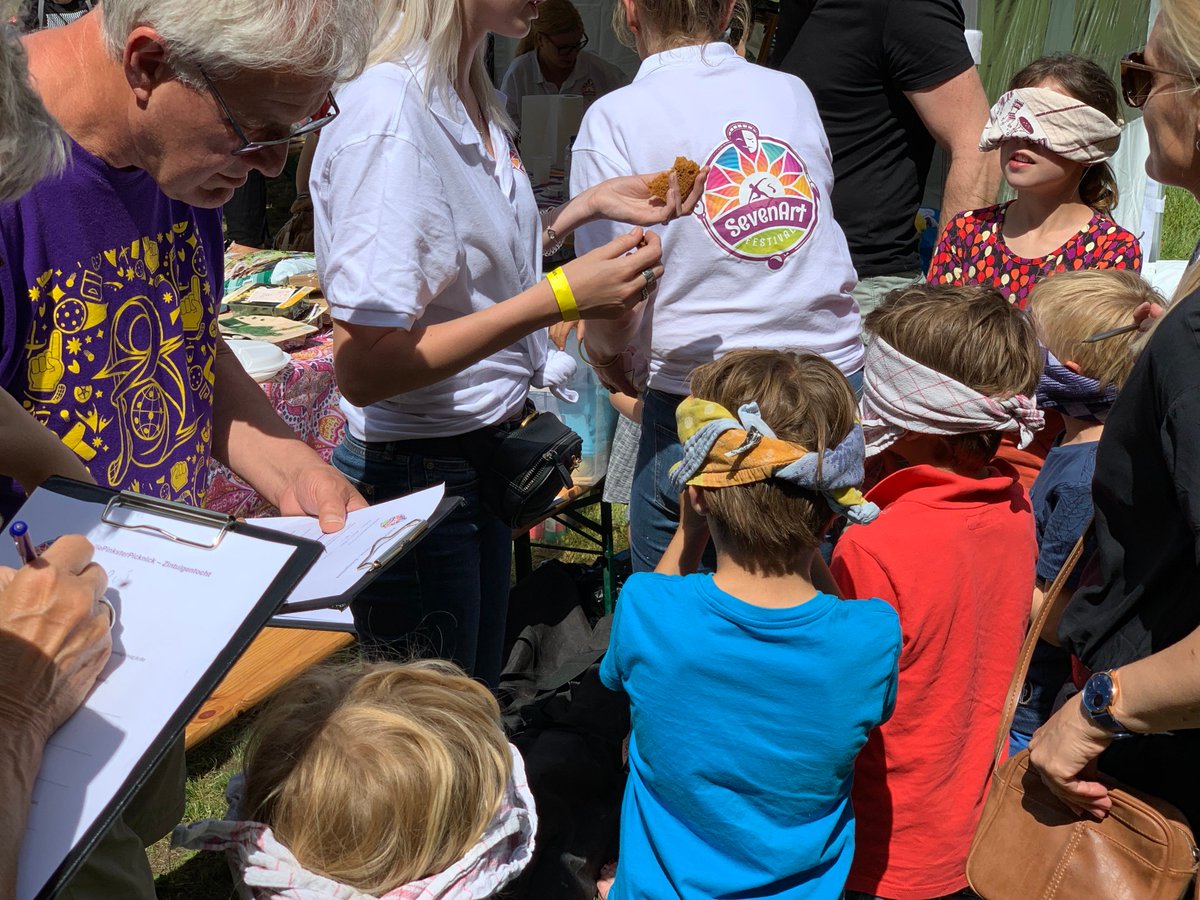 Enkele foto's van de eerste editie van de SevenArt FamiliePinksterPicknick, afgelopen zondag in Natuurtheater Zeddam.