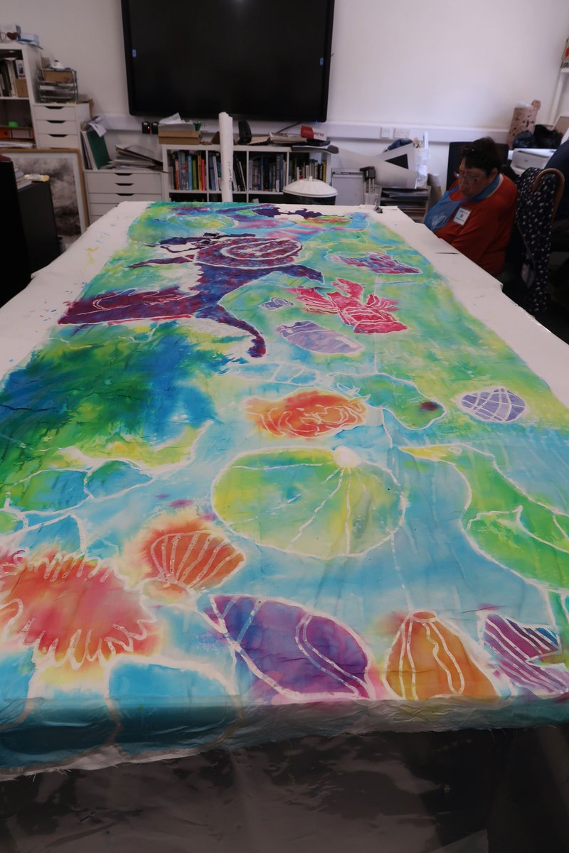 EyebrowArts's tweet photo. We had a great time with groups at Ipswich Road Community Hub and St Martin's Housing Trust last week, painting silk flags for this year's Lord Mayors Procession - they're going to look great! @norwichcc @imatter_tweet https://t.co/XNzVXXYbwZ