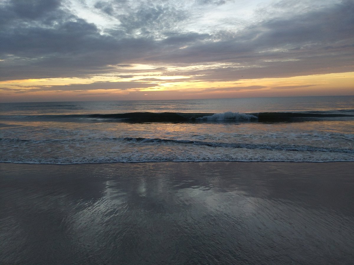 cassieeverly's tweet photo. Not a bad view for an early morning run on the beach before Day 2 of #FloridaACE19! https://t.co/t3ycvVHwrX