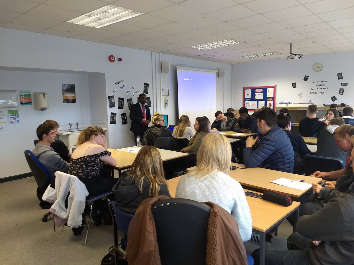 BathCollege's tweet photo. Our first year Business BTEC students had an interesting talk today, delivered by Yani from @Metro_Bank .

Yani talked all about budgeting, saving, and financial planning for the future. A great foundation, not just for Business, but for life after College.

#MyBathCollege https://t.co/REeOMLBP33