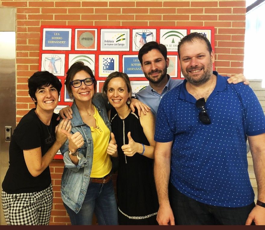 CES_RMISEVILLA's tweet photo. Hemos participado en el EscapeRoom de @Foto_51 en @IESSoteroHedz a punto de cambiar la historia de #RosalindFranklin y su #Foto51. Faltó muy poco a pesar del gran trabajo en equipo #EscapeRoom https://t.co/fpbWo13ZA3