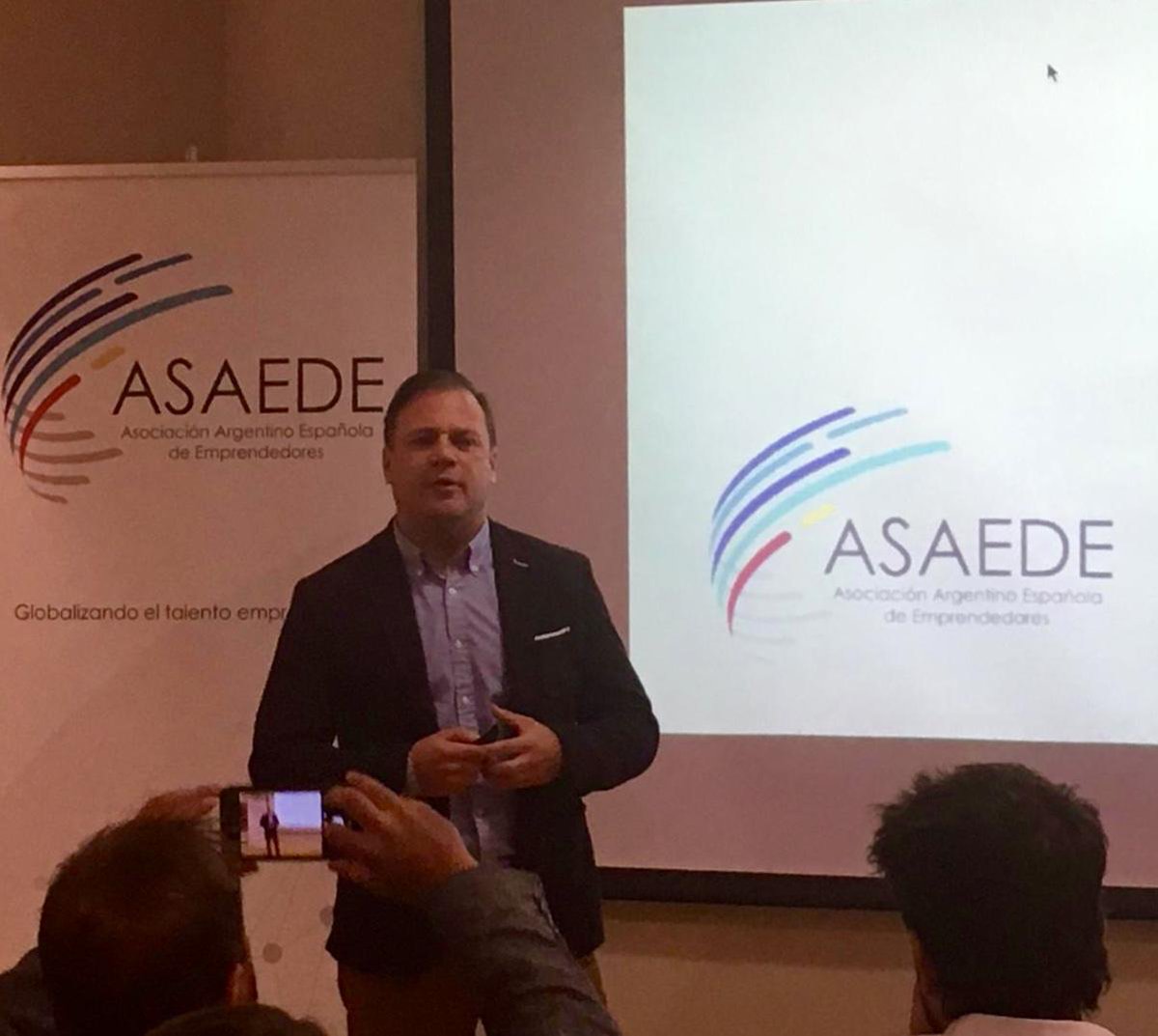 Asaede_org's tweet image. Presentación de Asaede en @ARGenBarcelona ante la delegación de Emprendedores de Santa Fé, que vienen a la #BarcelonaDesignWeek