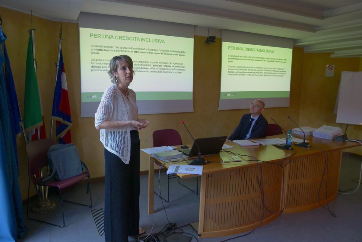 CittaMetroTO's tweet photo. #13giugno Verso la conclusione #AppVer #apprendereperprodurreverde
il progetto trasnfontaliero @InterregALCOTRA di cui la @CittaMetroTO è capofila
Presentato oggi con @irespiemonte il #sussidiariogreen che spiega come gestire in maniera ambientalmente sostenibile un'impresa https://t.co/ejpSu5izTa
