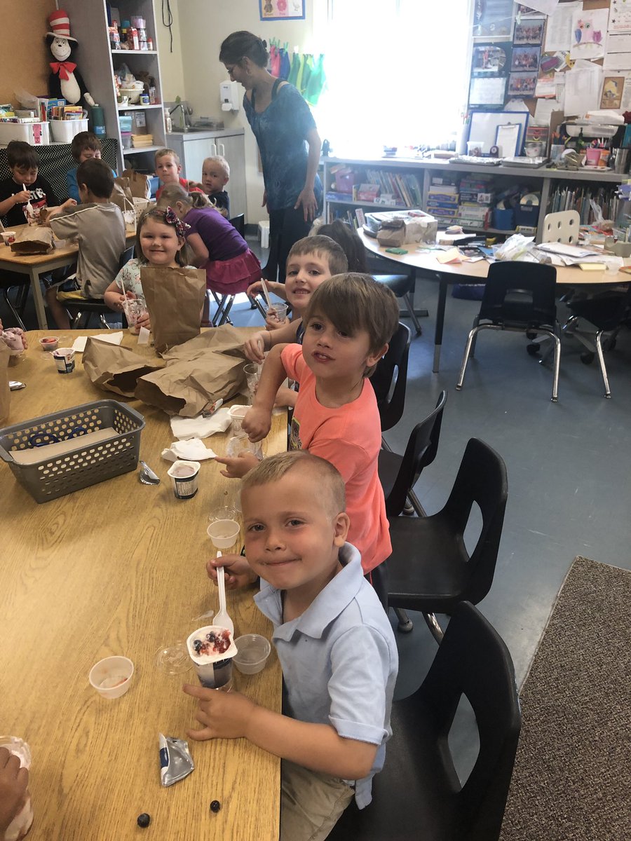 mrsbrownkps's tweet photo. Eat together Day June  12th. Thank you to  Zehrs Kingsvillefor bringing  us breakfast!  @ZehrsK @mrsbrownkps @KingsvilleCobra https://t.co/gEbAj7kSa6