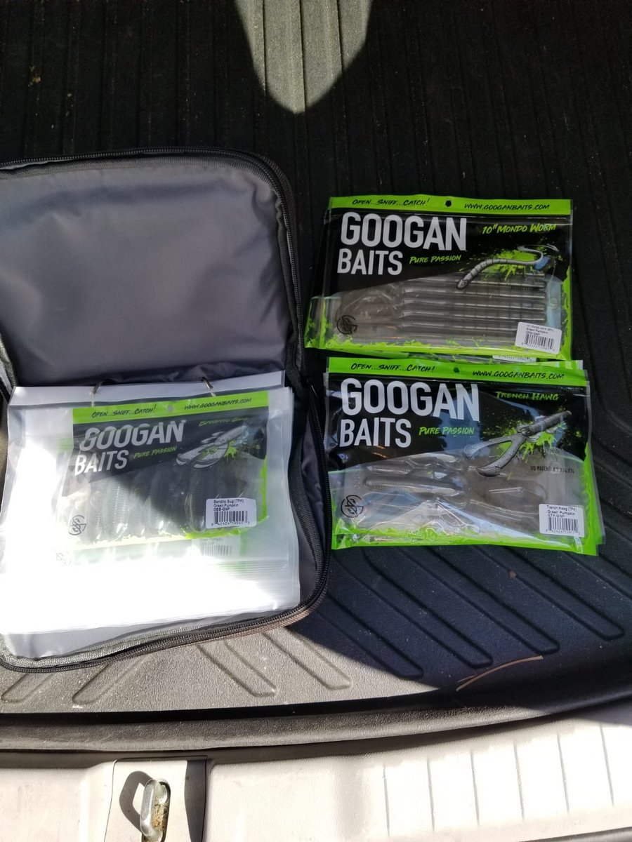 KodalenPartyof3's tweet photo. Flying from England to Alabama on Monday to fish with my Dad and he stocked up on some hammers. Can’t wait to rip some lips soon! #alabamamondos #basscandy @googanbaits @LunkersTV @lakeforkguy @FishingTheMW @FishinWithFlair @AlexPeric3 https://t.co/YjyzCqDHWG