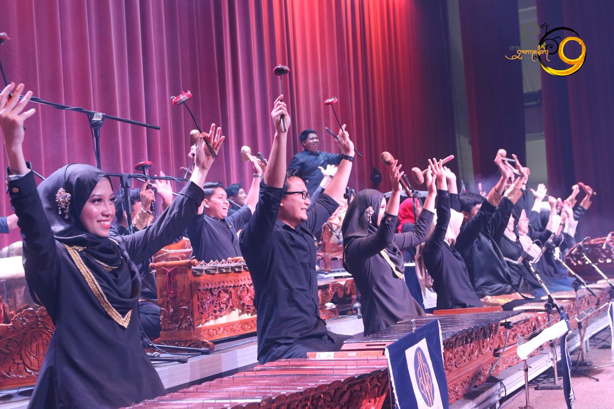 SanggarKirana's tweet photo. Finally the DATE IS OFFICIALLY CONFIRMED!!! Ensemble of Gamelan 2019 is going to meet you on this 5th of July! Don't forget to save the date so you don't miss out to see the beauty of gamelan performed by various teams from universities around Malaysia!
#EOG19
#SanggarKirana https://t.co/NlfADEjBoF