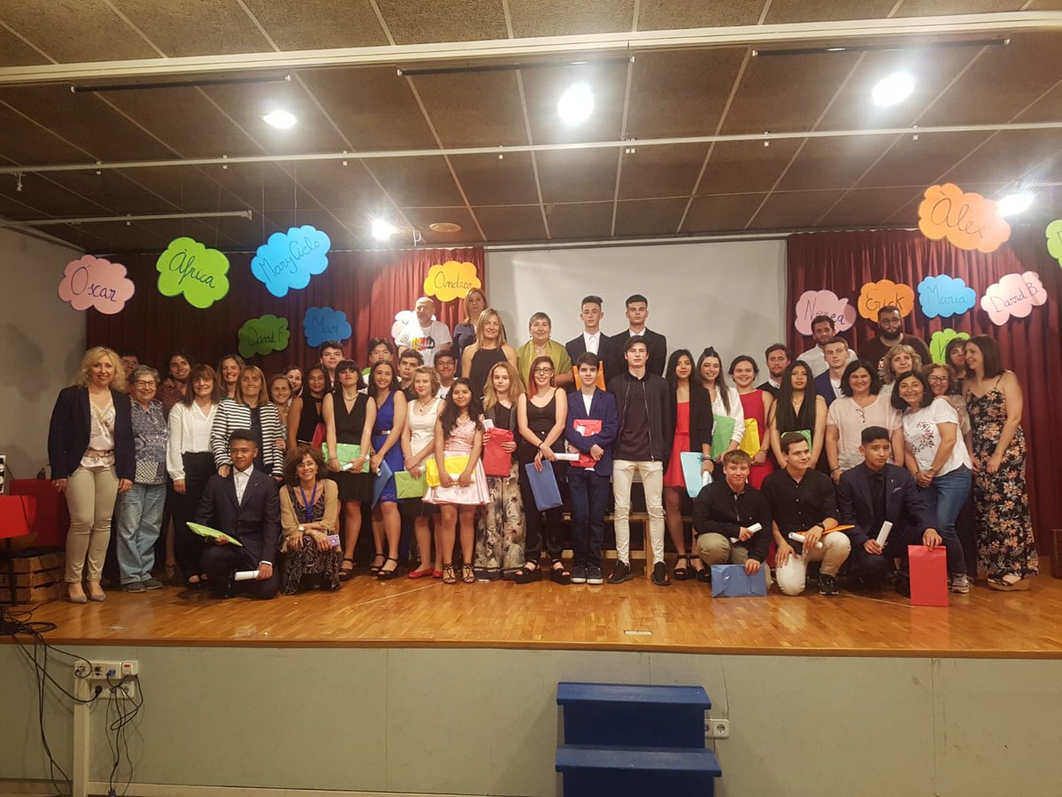 Marillac_BCN's tweet photo. Ens acomiadem dels alumnes de 4t d' #ESO amb el ja tradicional acte de #graduació . Recordeu: @Marillac_BCN  és #casavostra ! #Marillac21 #qualitateducativa #escoladelbenestar  @FEVicenciana https://t.co/U4LpTtHsEi